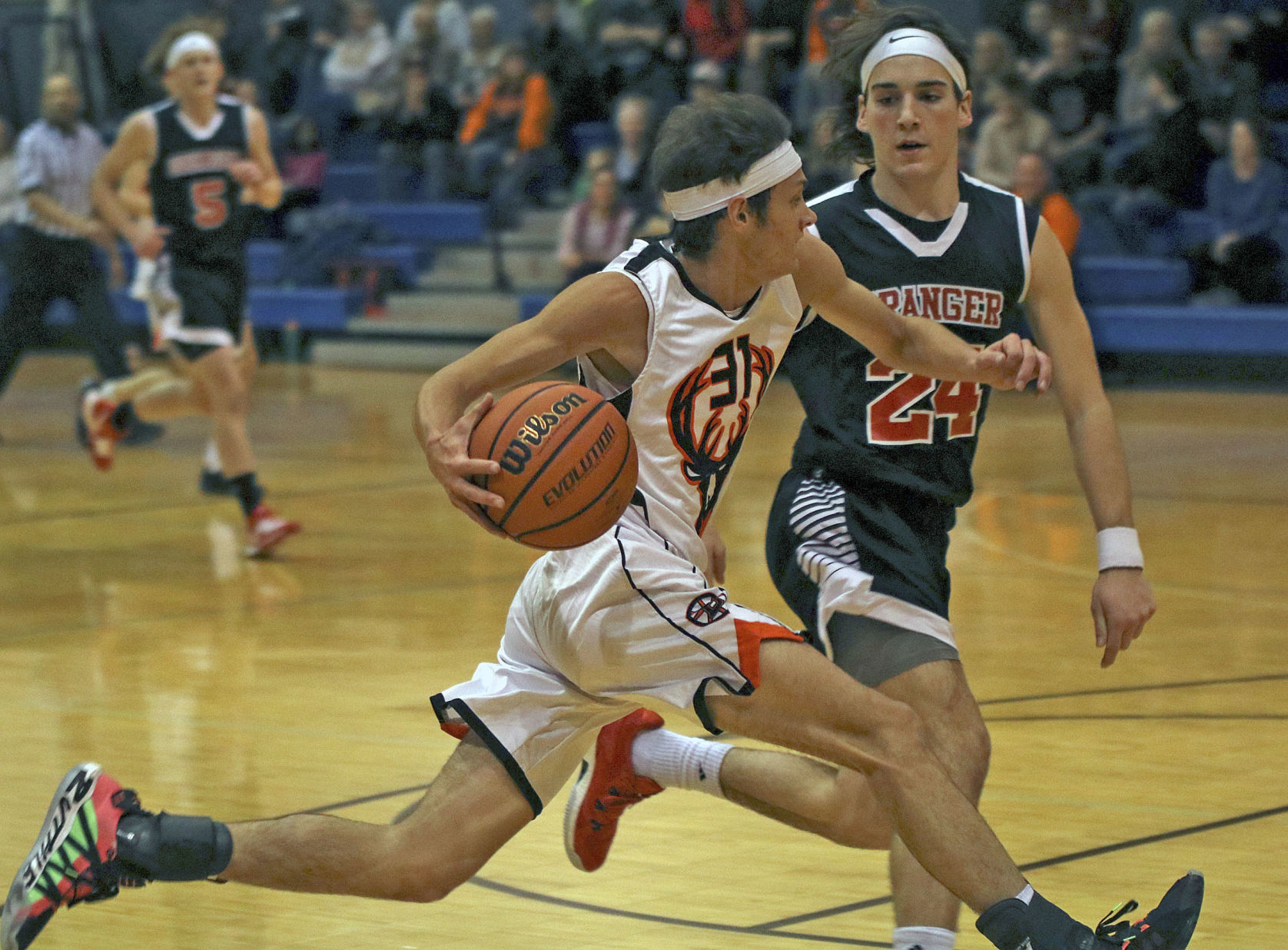 Caleb Wright driving to the lane